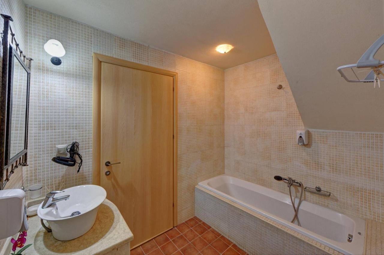 Mourtzanakis Residence - Traditional Eco Hotel In Akhládha エクステリア 写真