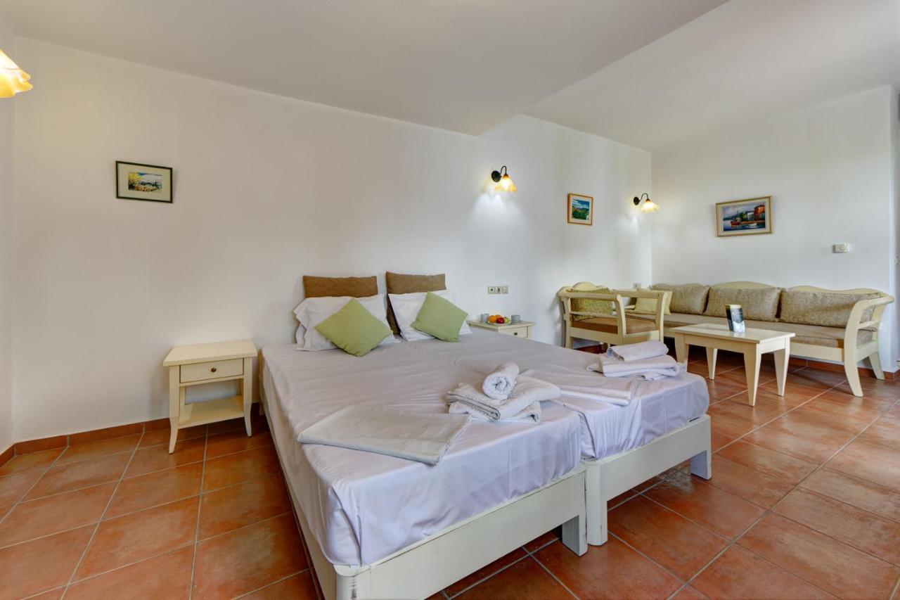 Mourtzanakis Residence - Traditional Eco Hotel In Akhládha エクステリア 写真