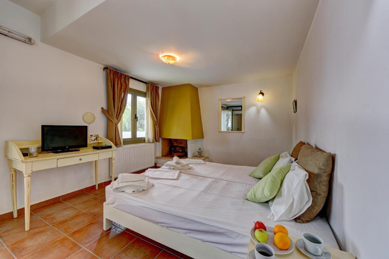 Mourtzanakis Residence - Traditional Eco Hotel In Akhládha エクステリア 写真